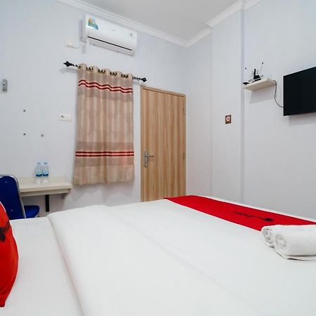 Готель Reddoorz Syariah Near Stasiun Lrt Bumi Sriwijaya Палембанг Екстер'єр фото